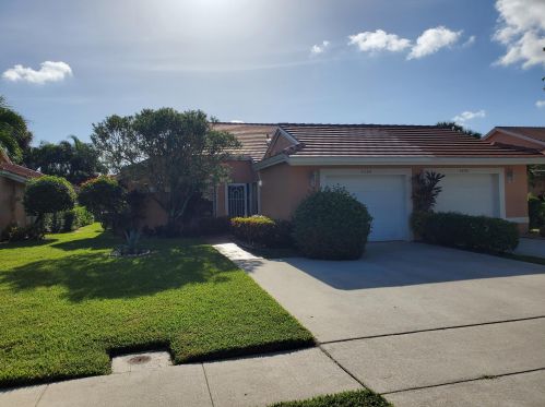 5594 Royal Lake Cir, Boynton Beach, FL 33437-5611