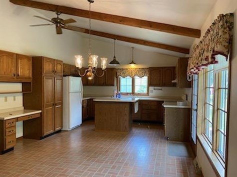 1941 Sharon Ln, Manitowoc, WI 54220-1525