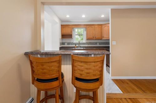 106 Oak Cir, Mahopac NY  10541-4146 exterior