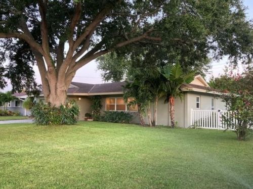 6510 Mockingbird Way, Saint Petersburg, FL 33707-3824