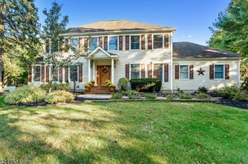 18 Fidelian Way, Lincoln Park, NJ 07035-1533