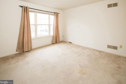 28 Periwinkle Ct, Dover DE  19904-7759 exterior