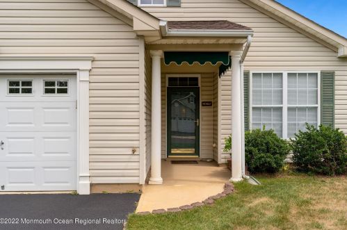 21 Sunflower Ln, Bricktown, NJ 08724-2790