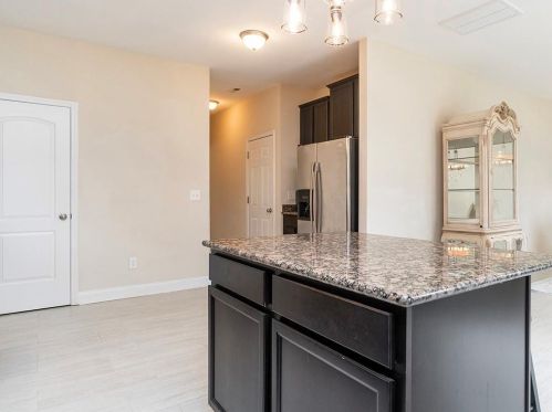 107 Vw Dr, Burlington NC  27215-4694 exterior