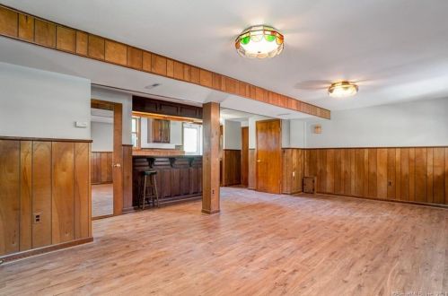 27 Welch Rd, North Haven CT  06473-2844 exterior