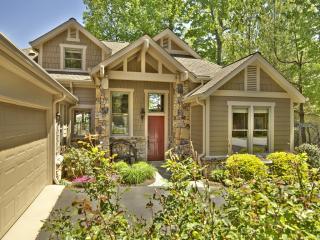 14 Spring Ridge Ln, Hendersonville, NC 28739-9218