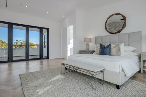 710 Cabrillo Ave, San Diego CA  92118-2030 exterior