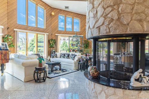 20 Cedar Ln, Babylon NY  11702-3809 exterior