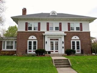 632 Manitou Dr, Maumee, OH 43537-3782