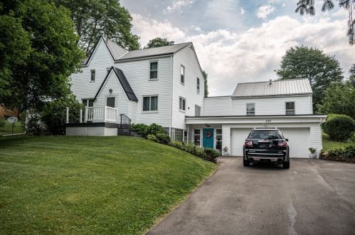 137 Naugle Rd, Beaver Falls, PA 15010-1447