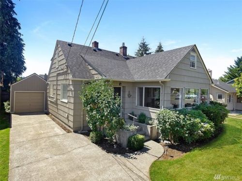 712 6th Ave, Puyallup, WA 98371-4248