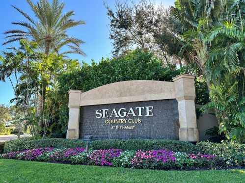 4315 Lakewood Dr, Delray Beach FL  33445-9004 exterior