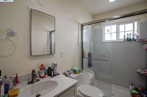 1517 51st Ave, Oakland CA 94601-5237 exterior