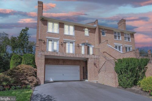 23 Stone Tower Ln, Wilmington, DE 19803-4536