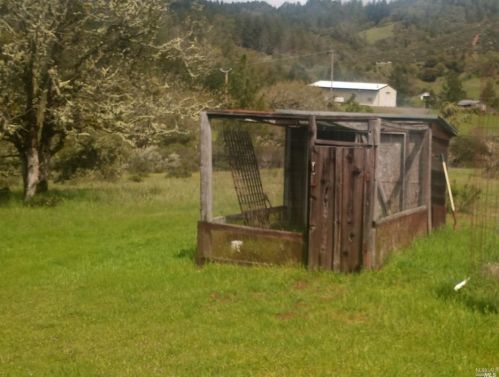 5480 Canyon Rd, Willits CA  95490-9242 exterior