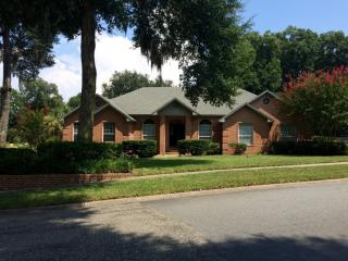 3723 Manor Oaks Dr, Jacksonville, FL 32277-9711
