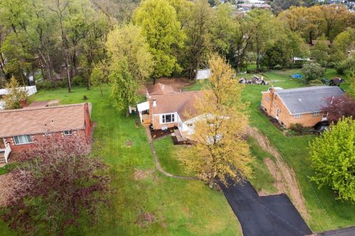 132 Firwood Dr, Bridgeville PA  15017-1204 exterior