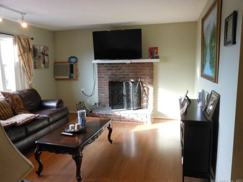 115 Jewett St, Ansonia, CT 06401-2459