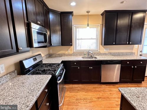 7506 Pollen St, Lorton VA  22079-1639 exterior