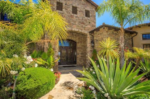 25397 Oakview Estate Dr, Santa Clarita, CA 91381-2317