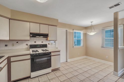 13 Jennings Ct, East Freehold NJ  07728-4320 exterior