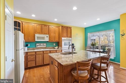 14238 Hunters Run Way, Gainesville VA  20155-4408 exterior