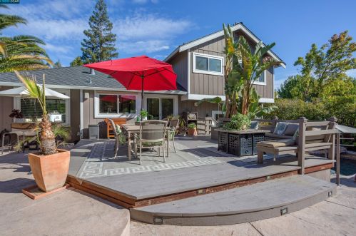 21 Shetland Ln, Concord CA  94523-1615 exterior