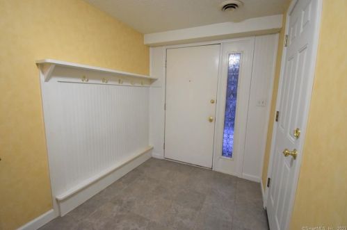 28 Brockton Ct, Beacon Falls, CT 06403-4921