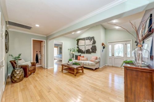 9924 Barcelona Ln, Cypress, CA 90630-3701