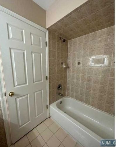 671 Hunterdon St, Newark NJ  07108-1836 exterior