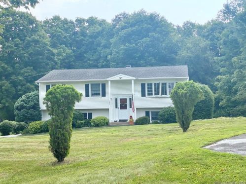 242 Dahlia Dr, Mahopac NY  10541-3768 exterior