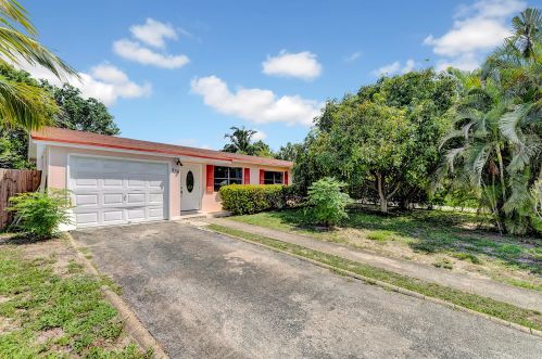 735 Magnolia Dr, West Palm Beach, FL 33403-2008