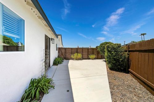 5702 Bakewell St, San Diego CA 92117-4044 exterior