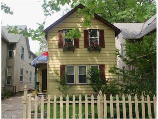 1896 44th St, Cleveland, OH 44113-3279