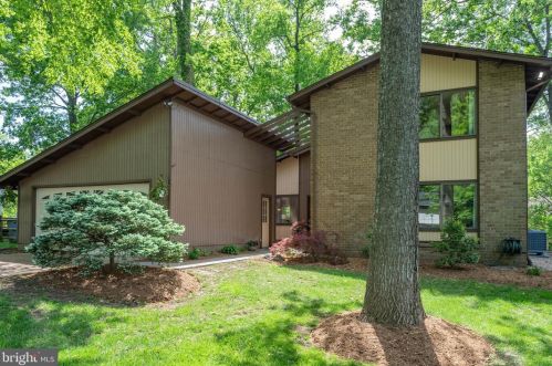 5264 Signal Hill Dr, Springfield, VA 22015-2164