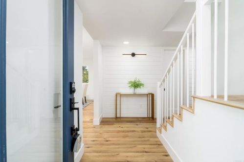 7012 Bobhird Dr, San Diego CA 92119-1404 exterior