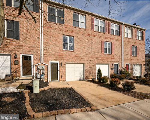 225 8th Ave, Wilmington, DE 19805-4741
