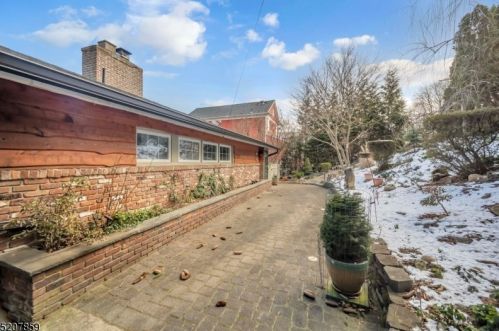 16 Maple Pkwy, Sparta NJ  07871-2011 exterior