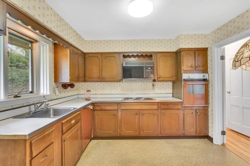 129 Blue Jay Dr, Canonsburg, PA 15317-2341