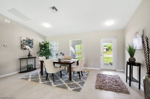 2813 4th Pl, Cape Coral FL  33909-8809 exterior