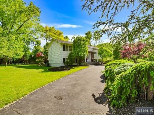 550 Franklin Ave, Franklin Lakes NJ  07417-2512 exterior