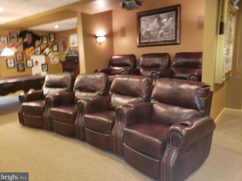 4260 Wyndemere Cir, Schnecksville PA  18078-3527 exterior