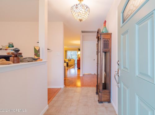 38 Meadowbrook Rd, Bricktown, NJ 08723-7850