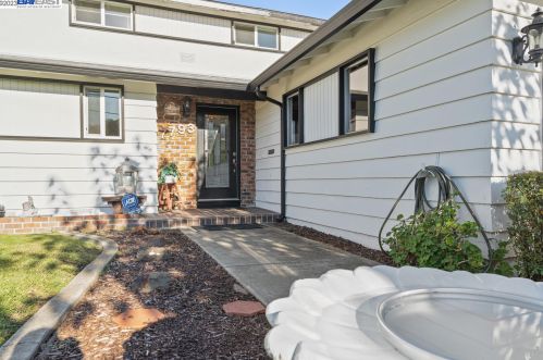 7793 Peppertree Rd, Pleasanton CA  94568-1348 exterior