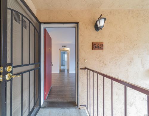 542 Arcadia Dr, Vacaville CA  95687-3354 exterior