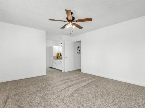 855 Mount Whitney Ave, Laton CA  93242-9724 exterior