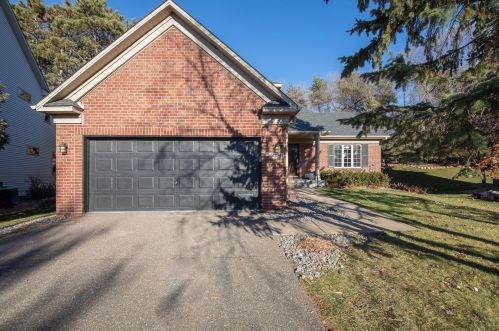 2101 Hunter Hill Ct, Hudson, WI 54016-5824