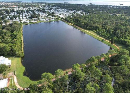 814 Lychee Dr, Sebastian FL  32976-2572 exterior