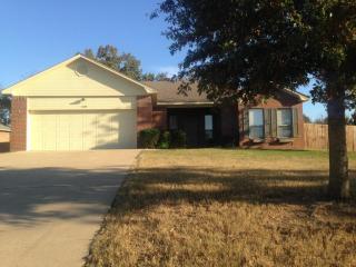 1104 Holly Dr, Russellville, AR 72802-8980
