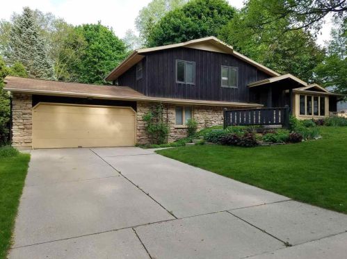 838 Marvin Ln, Green Bay, WI 54311-5944